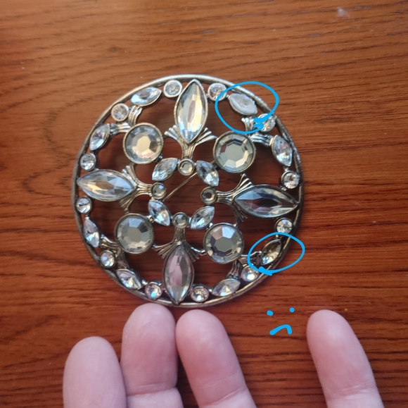HUGE Rhinestone pin - Picture 5 of 9